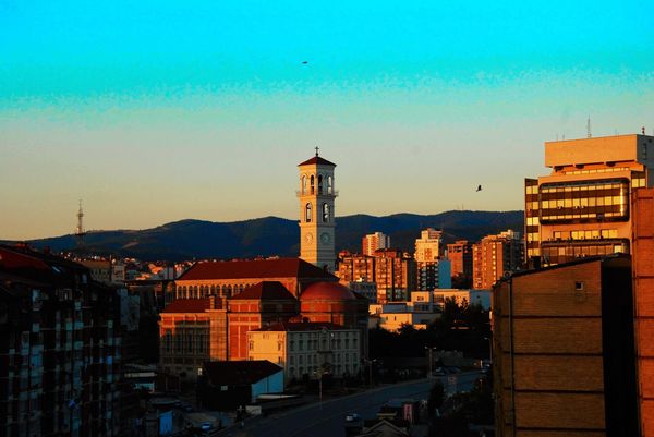 Explore los alrededores de la ciudad por medio del alquiler de coches en Pristina
